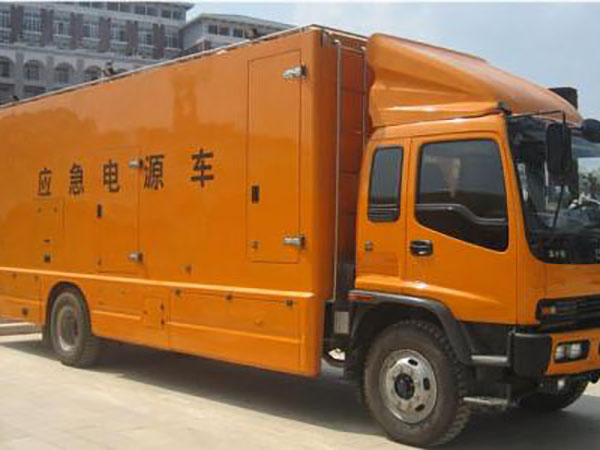 汇川冬季柴油发电机启动前，如何检查燃油系统中的积水？